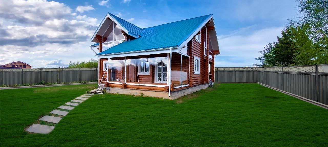 Мягкие окна на веранде загородного дома в Нижнем Кисляе